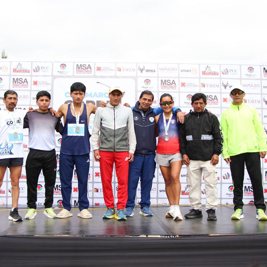 Premiación en el podio de la carrera