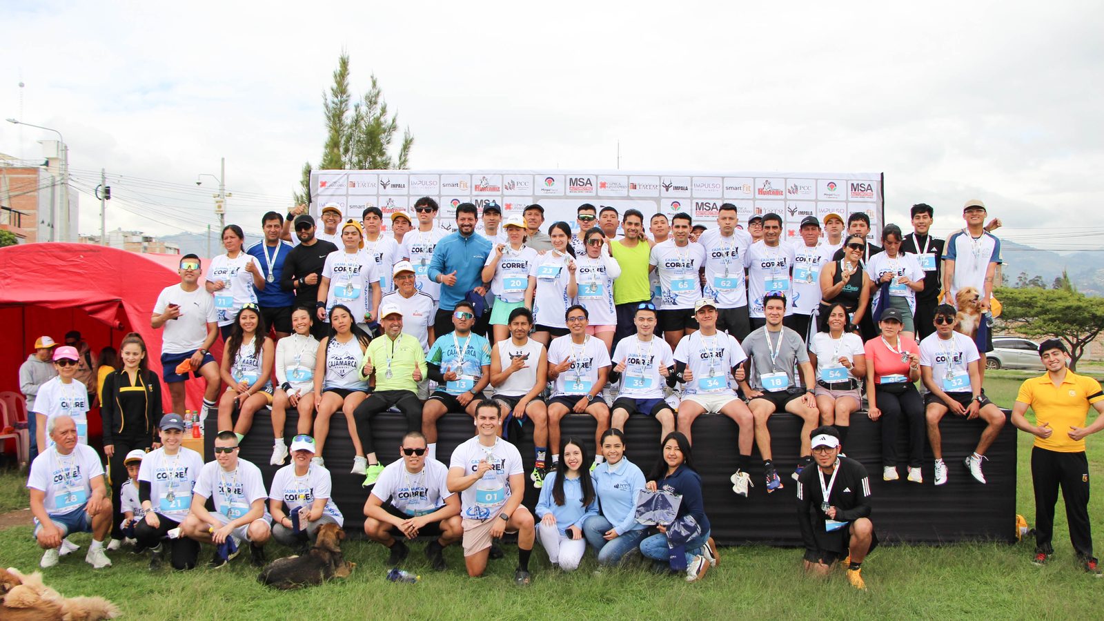 Foto grupal de los participantes del Cajamarca Corre 10K
